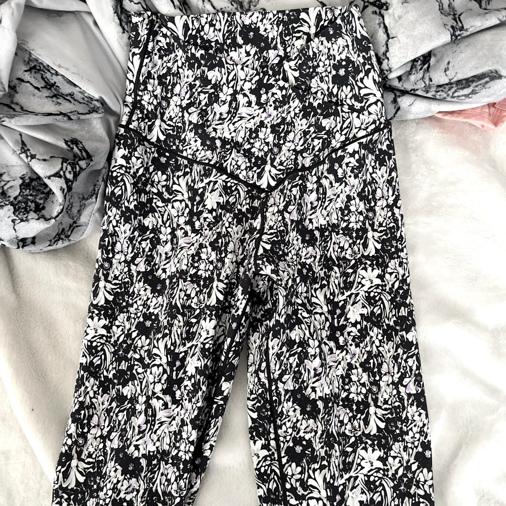 Aerie crossover print leggings